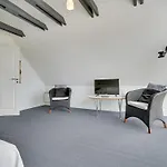 Anselmi - 450m From The Sea By Interhome
