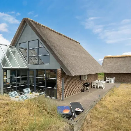 Anselmi - 450m From The Sea By Interhome