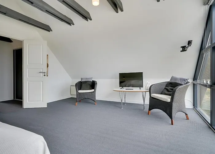 Anselmi - 450m From The Sea By Interhome